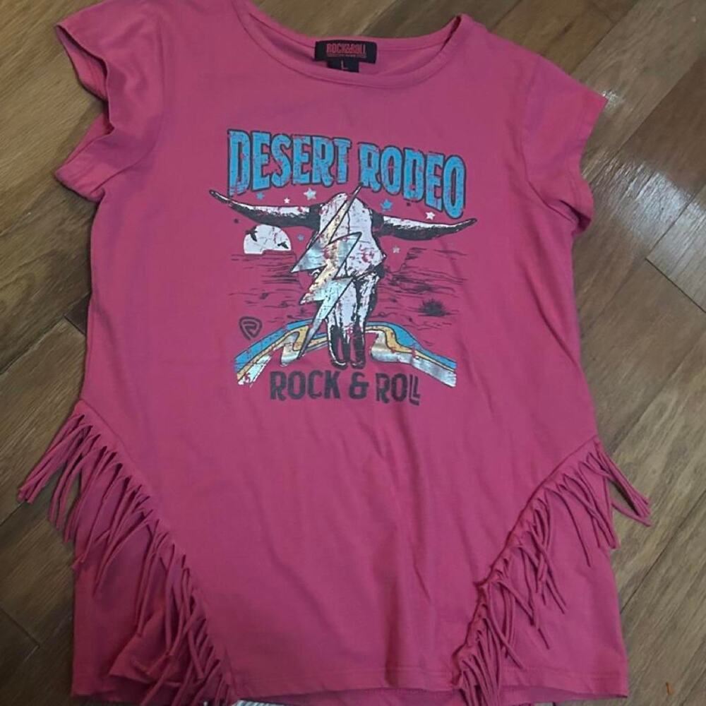 Pink fringed tee with graphic